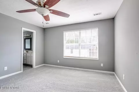 1296 Emerald Forest Ln, Powell, TN 37849 photo 24