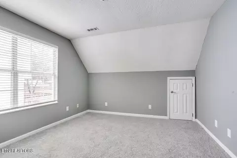 1296 Emerald Forest Ln, Powell, TN 37849 photo 31