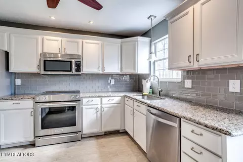 1296 Emerald Forest Ln, Powell, TN 37849 photo 17