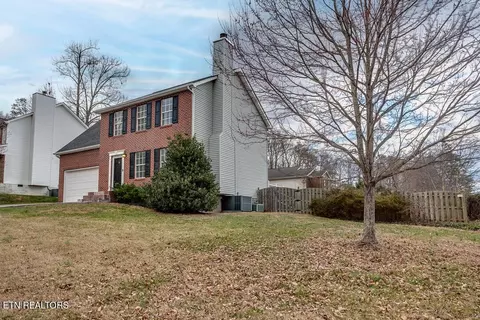 1296 Emerald Forest Ln, Powell, TN 37849 photo 3