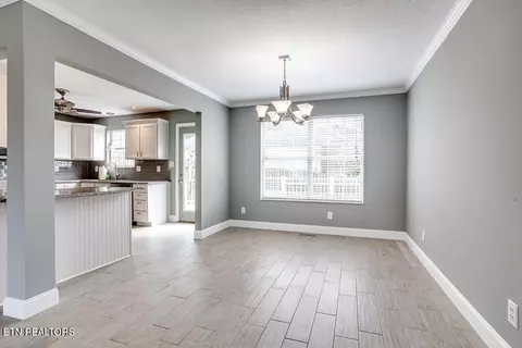 1296 Emerald Forest Ln, Powell, TN 37849 photo 14