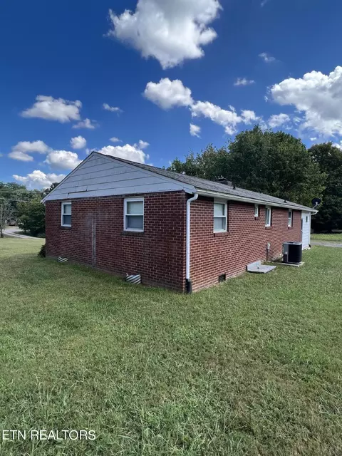 8009 Bishop Rd, Powell, TN 37849 photo 5