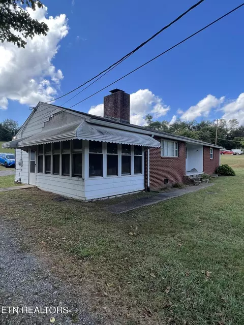 8009 Bishop Rd, Powell, TN 37849 photo 3