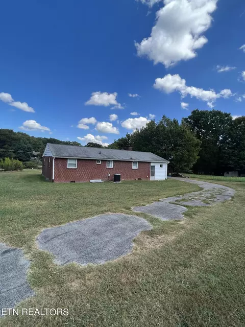 8009 Bishop Rd, Powell, TN 37849 photo 4