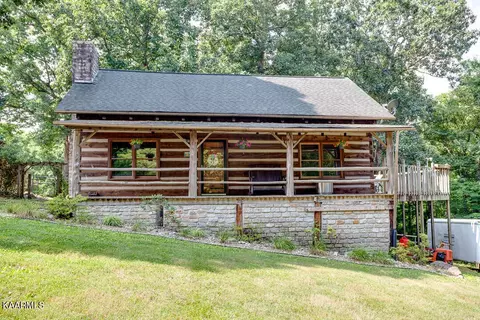 424 S Carter School Rd, Strawberry Plains, TN 37871