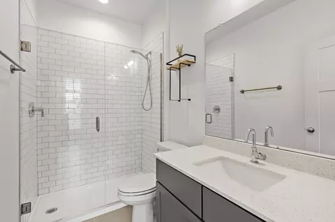 Bath - 1113 Villa Pl, Nashville, TN 37212 photo 1 of 4