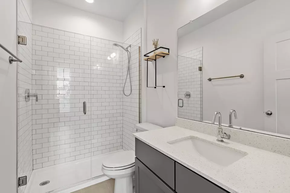 Bath - 1113 Villa Pl, Nashville, TN 37212 photo 1 of 4