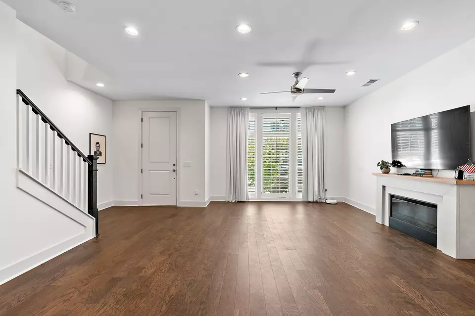Living - 1113 Villa Pl, Nashville, TN 37212 photo 3 of 5