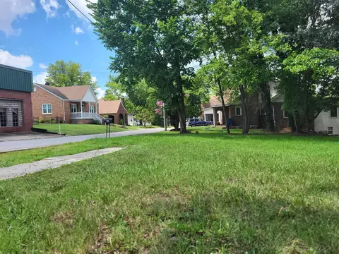 1 Maple St, Camden, TN 38320