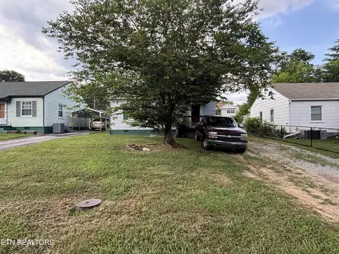 2701 Boright Pl, Knoxville, TN 37917