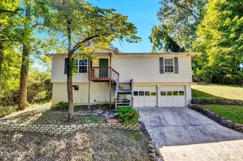 106 E Maiden Ln, Oak Ridge, TN 37830