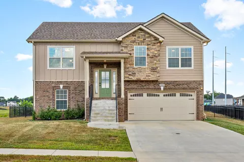 504 Castle Pinckney Ln, Clarksville, TN 37042