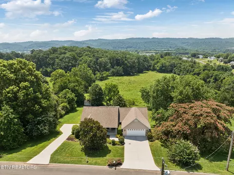 3930 Settlers Tr, Kodak, TN 37764
