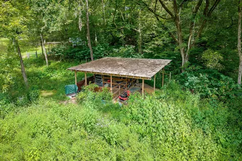 Exterior - 1977 Pollard Rd, Walling, TN 38587 photo 2 of 13
