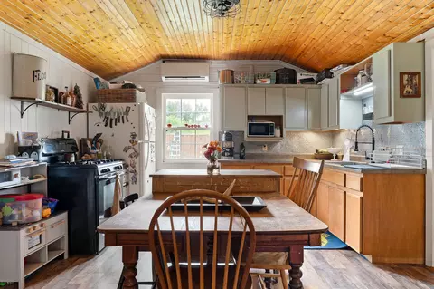 Kitchen - 1977 Pollard Rd, Walling, TN 38587 photo 1 of 4