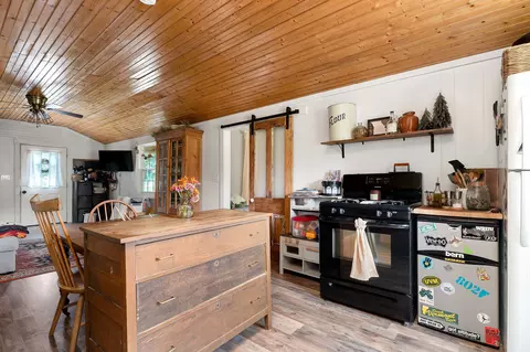 Kitchen - 1977 Pollard Rd, Walling, TN 38587 photo 4 of 4