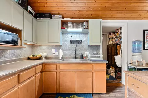 Kitchen - 1977 Pollard Rd, Walling, TN 38587 photo 3 of 4