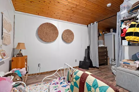 Bedroom - 1977 Pollard Rd, Walling, TN 38587 photo 2 of 4