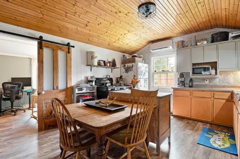 Kitchen - 1977 Pollard Rd, Walling, TN 38587 photo 2 of 4