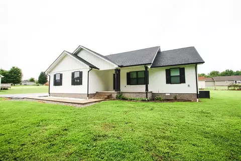 191 Rustling Oaks Dr, Sparta, TN 38583