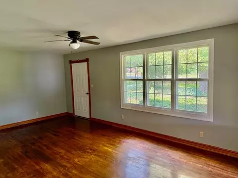 Living - 66 Wilder Chapel Rd, Decherd, TN 37324 photo 1 of 2