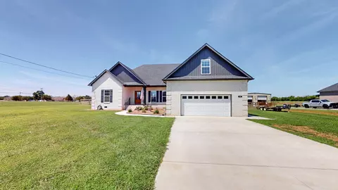 93 Honeybee Dr, Unionville, TN 37180