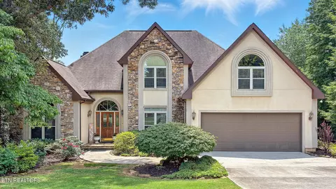 705 Lago Cir, Knoxville, TN 37922