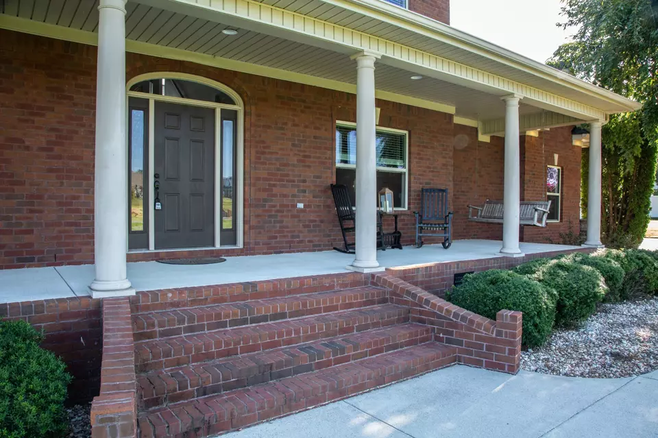 Exterior - 18 Saddletree Dr, Fayetteville, TN 37334 photo 2 of 8