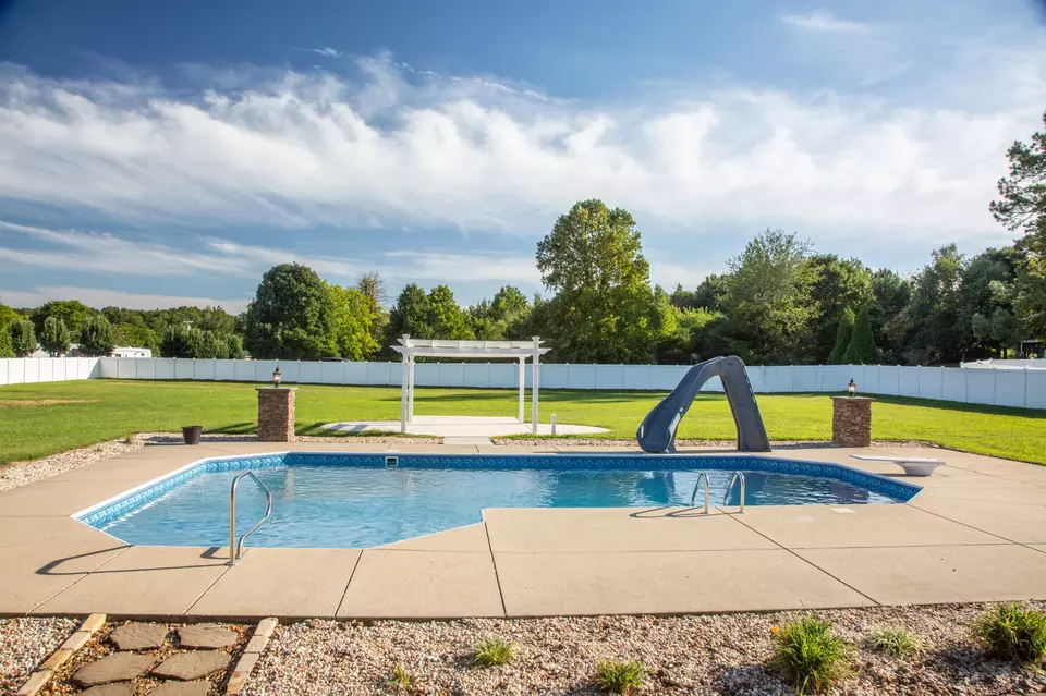 Exterior - 18 Saddletree Dr, Fayetteville, TN 37334 photo 6 of 8