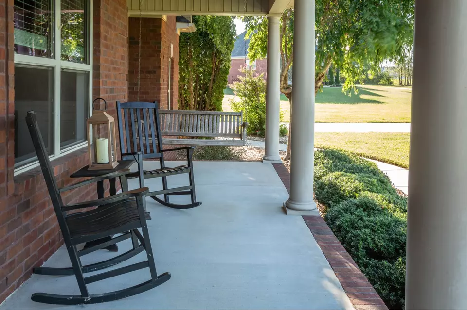 Exterior - 18 Saddletree Dr, Fayetteville, TN 37334 photo 3 of 8