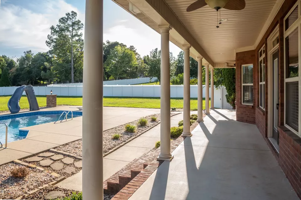 Exterior - 18 Saddletree Dr, Fayetteville, TN 37334 photo 5 of 8