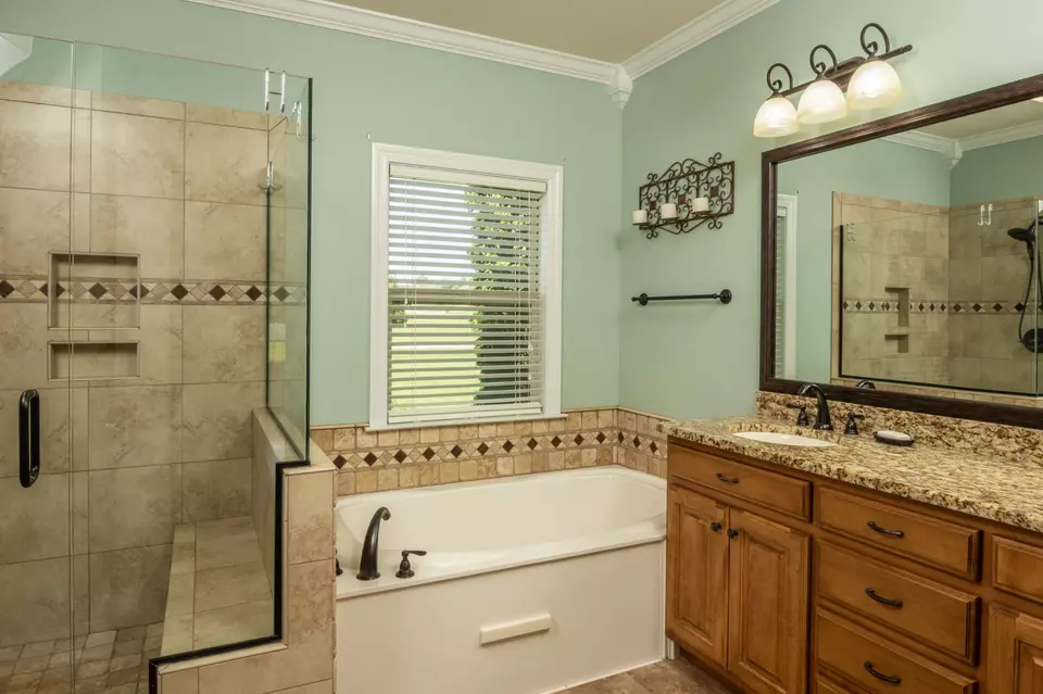 Bath - 18 Saddletree Dr, Fayetteville, TN 37334 photo 2 of 4