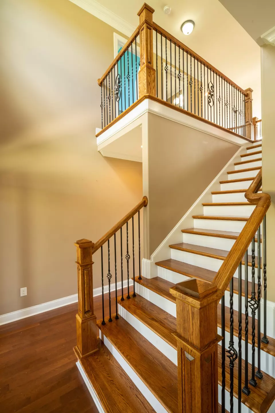 Entry Way - 18 Saddletree Dr, Fayetteville, TN 37334 photo 3 of 5