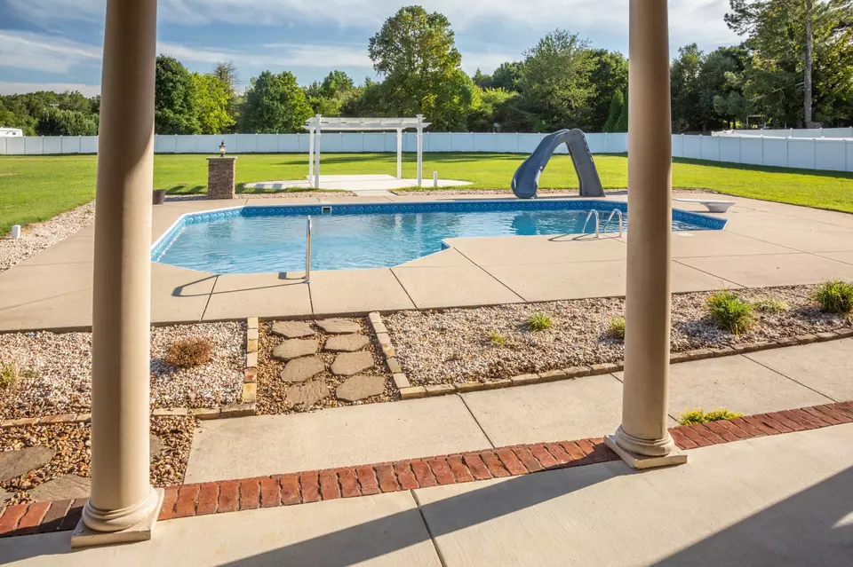 Exterior - 18 Saddletree Dr, Fayetteville, TN 37334 photo 4 of 8