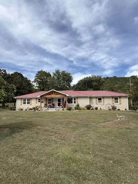 140 Wartrace Hwy, Pleasant Shade, TN 37145