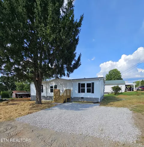 102 Galyon Dr, Lenoir City, TN 37771