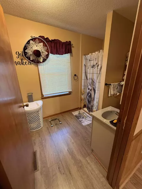 Bath - 1200 Fall River Rd, Goodspring, TN 38460 photo 1 of 3