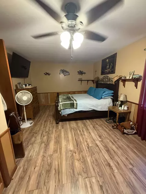 Bedroom - 1200 Fall River Rd, Goodspring, TN 38460 photo 2 of 3
