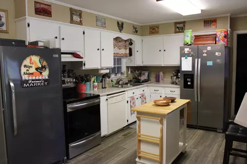 Kitchen - 1200 Fall River Rd, Goodspring, TN 38460 photo 2 of 5