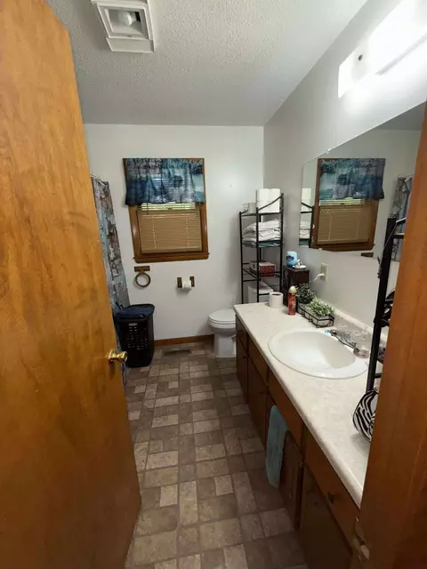 Bath - 1200 Fall River Rd, Goodspring, TN 38460 photo 2 of 3
