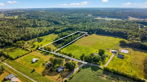 1222 Smith Thompson Rd, Bethpage, TN 37022