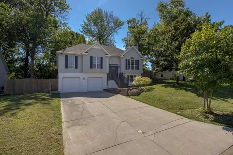 629 Knollwood Dr, La Vergne, TN 37086