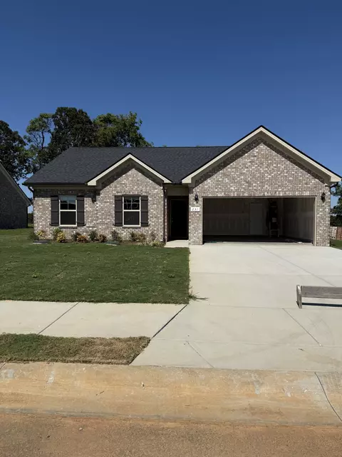 231 Streamflow Dr, Ashland City, TN 37015
