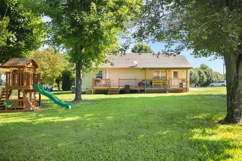 Exterior - 52 Cherry Ln, Morrison, TN 37357 photo 8 of 9