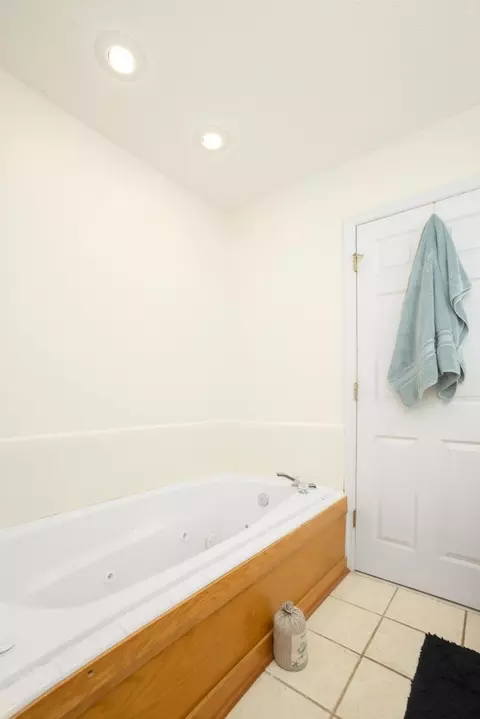 Bath - 52 Cherry Ln, Morrison, TN 37357 photo 3 of 6