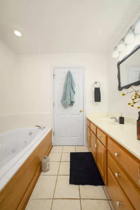 Bath - 52 Cherry Ln, Morrison, TN 37357 photo 5 of 6