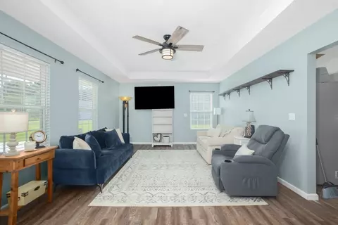 Living - 52 Cherry Ln, Morrison, TN 37357 photo 2 of 2