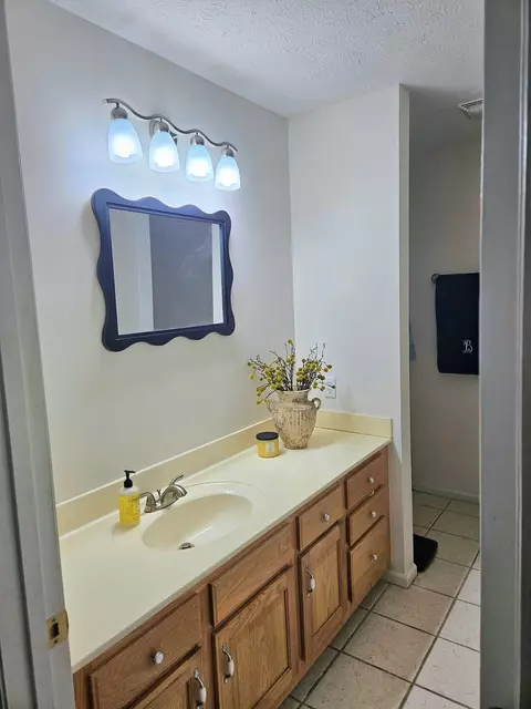 Bath - 52 Cherry Ln, Morrison, TN 37357 photo 1 of 6