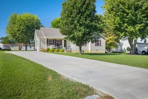 Exterior - 52 Cherry Ln, Morrison, TN 37357 photo 3 of 9