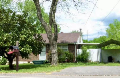 439 Ewing Dr, Nashville, TN 37207